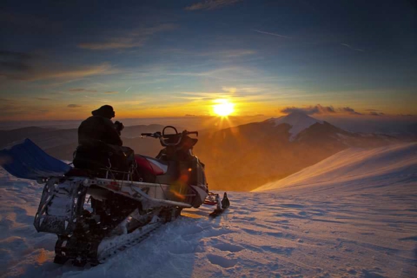 Οι βόλτες με snowmobile είναι πάντα απολαυστικές.
