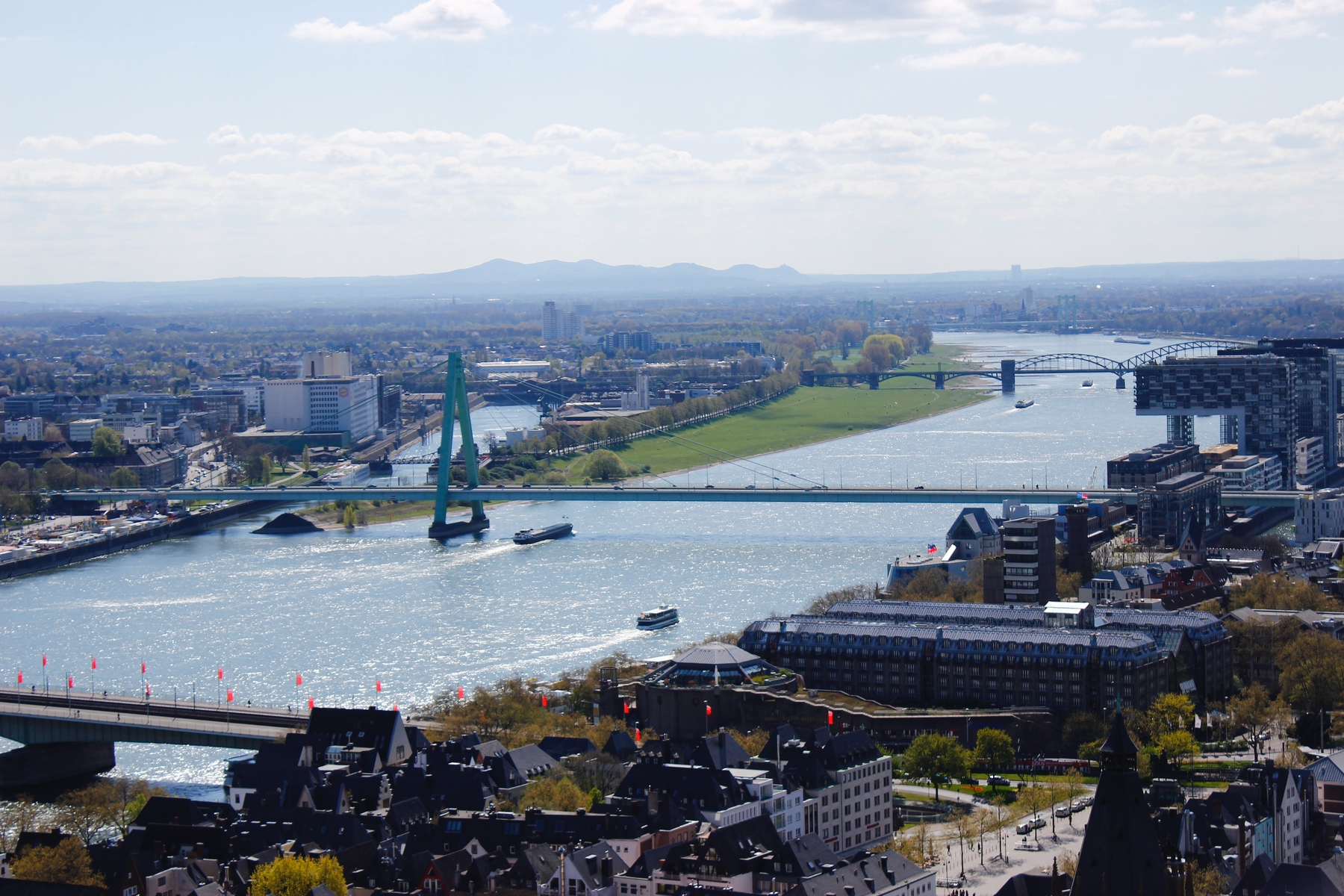 Die Rheinpromenade eignet sich wunderbar für Spaziergänge