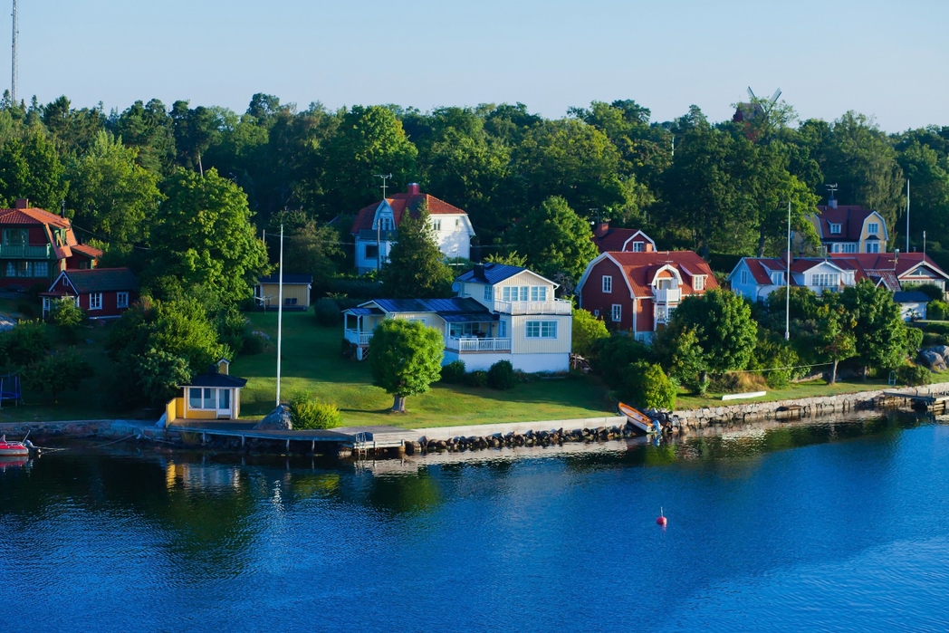 Cruise the Stockholm archipelago