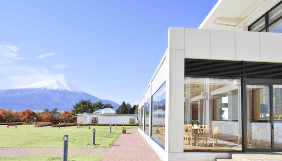 An exterior picture of Hotel Mt. Fuji showing of it's view of Mt Fuji.