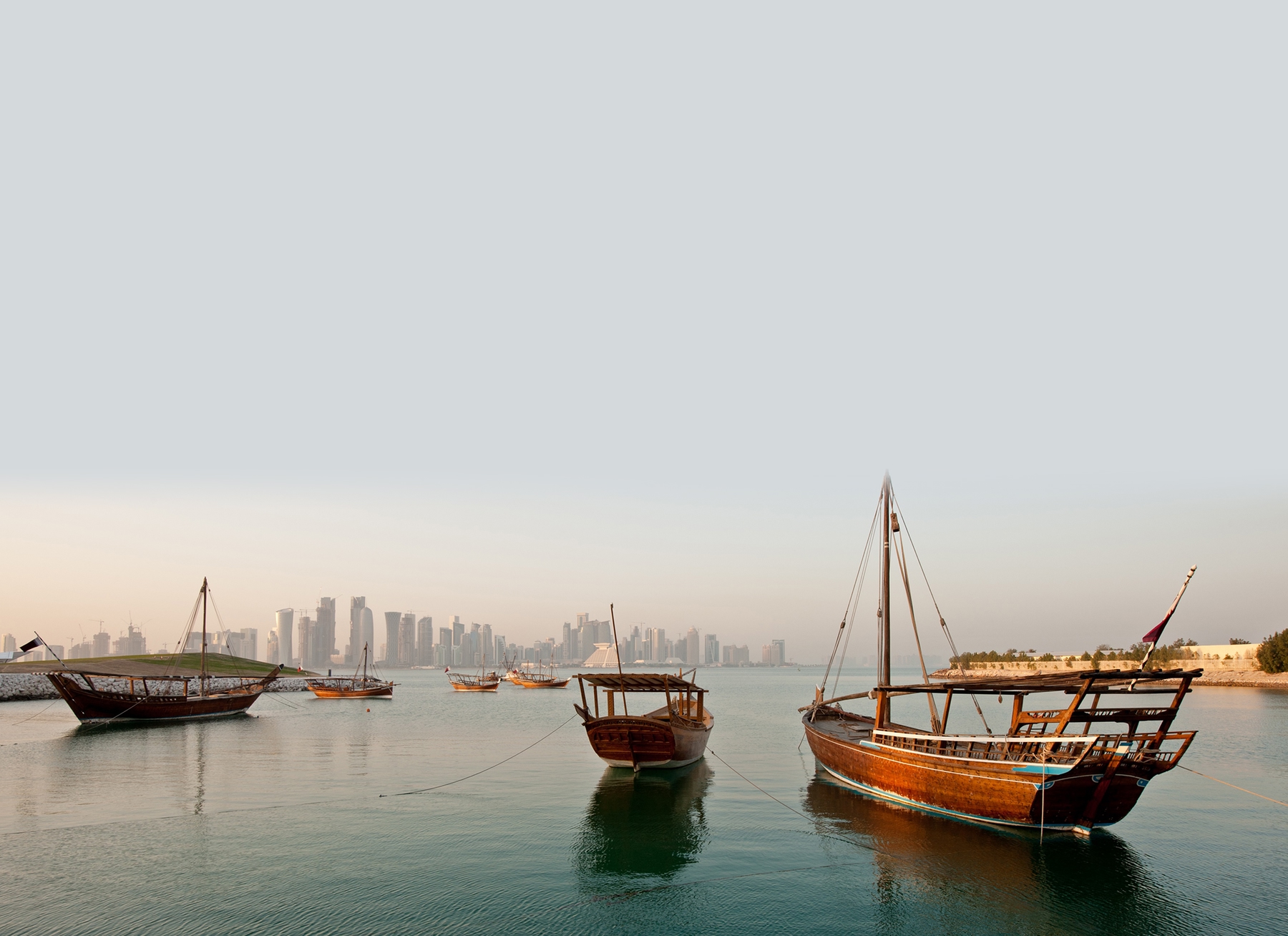 Barcos e o skyline do Catar