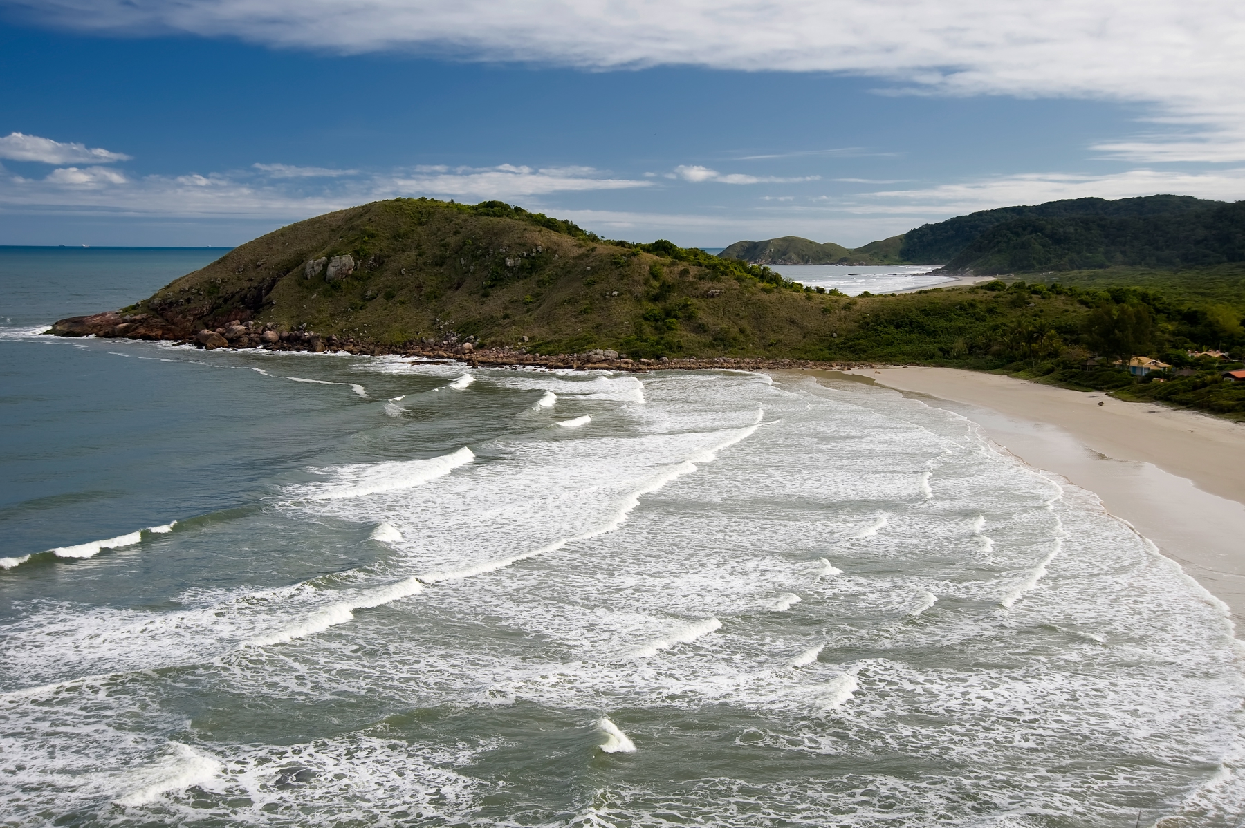 A tranquilidade da Ilha do Mel, no Paraná