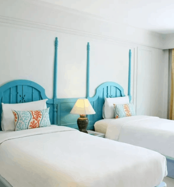A light and spacious bedroom in the Krabi Tipa Resort