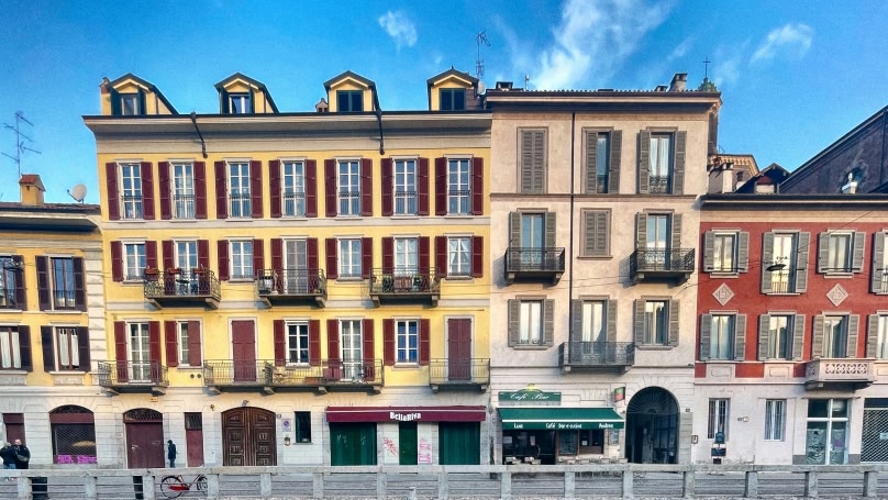 street view of buildings all different colours, one if yellow, one is brown and one is red