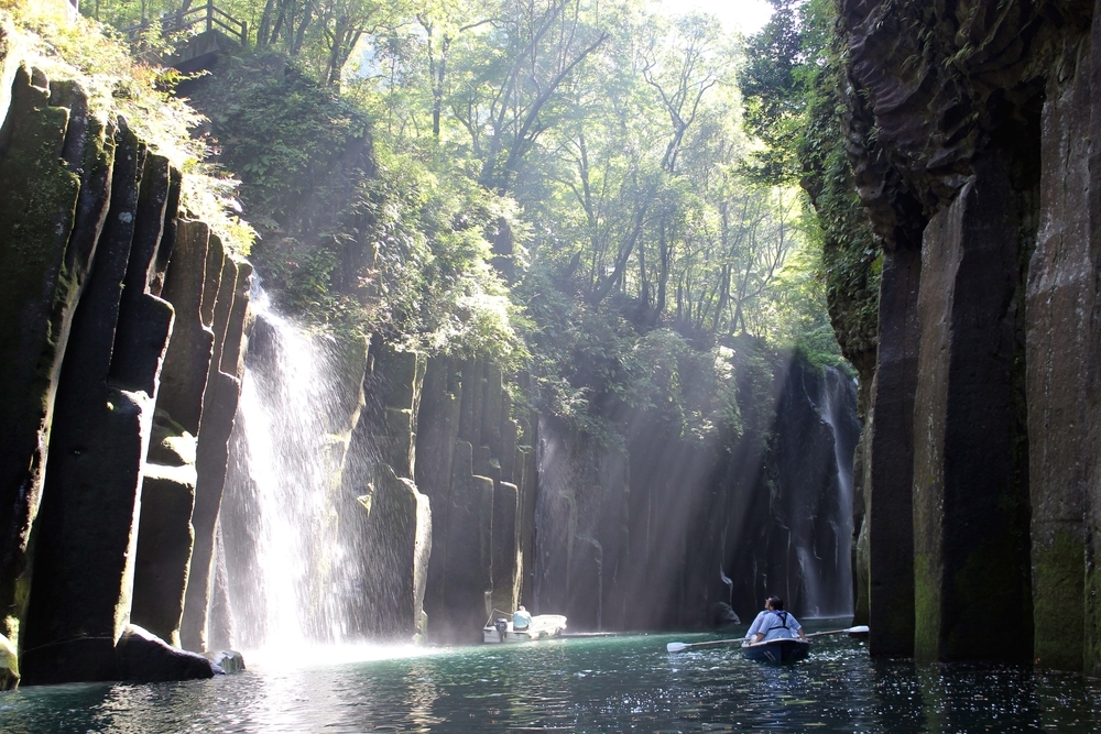 宮崎県 柱状節理の断崖が続く高千穂峡の絶景