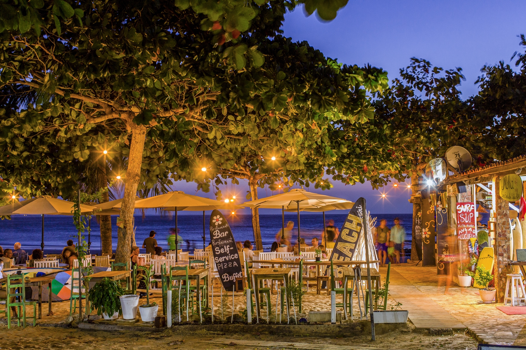 Vila de Jericoacoara à noite - um dos vilarejos de praia mais bonitos do Brasil