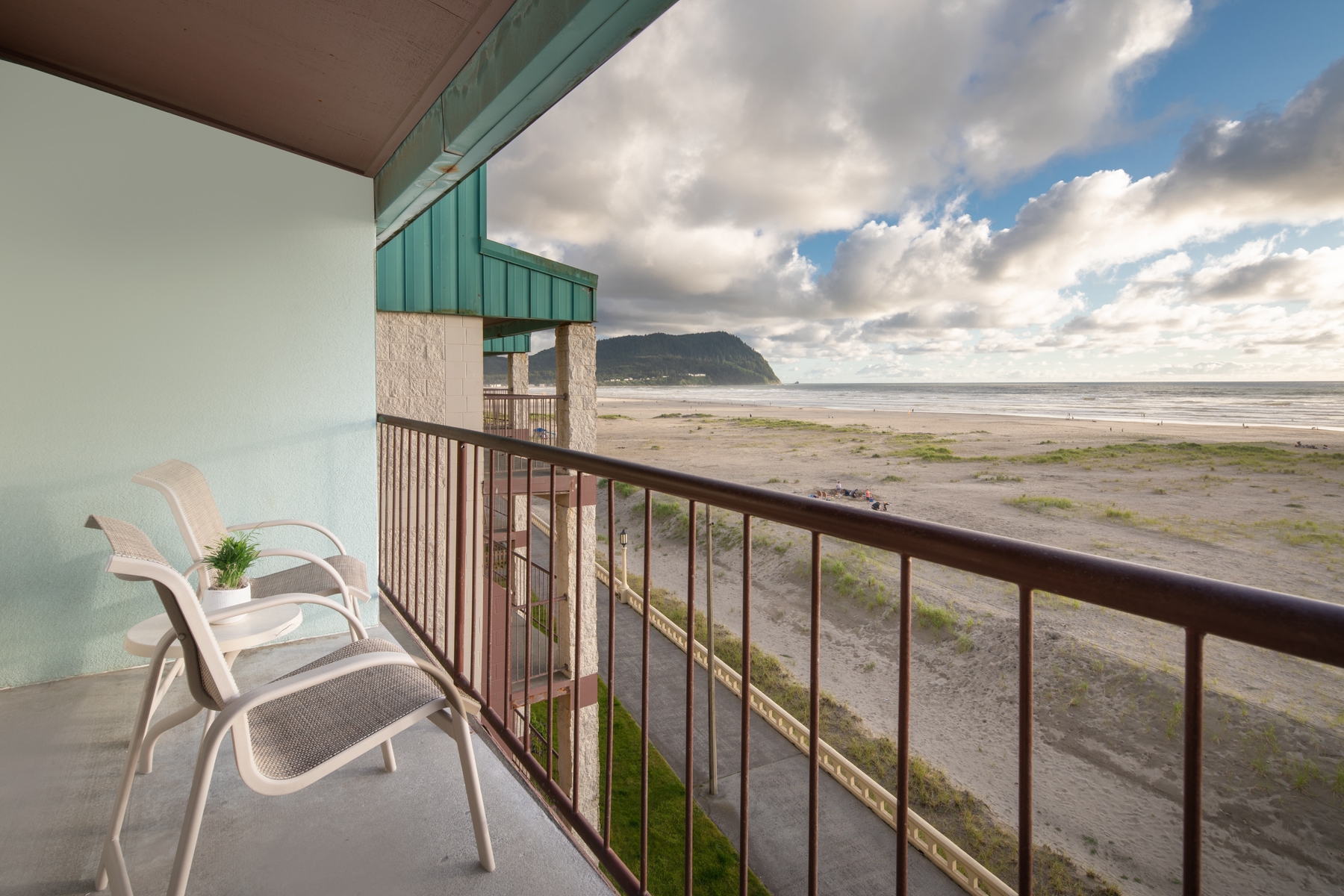View of the ocean from the balcony of Best Western in Seaside, Oregon.