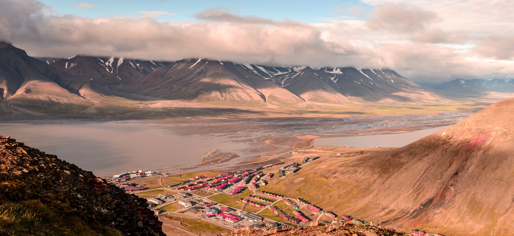 Longyearbyen, вид сверху на норвежский Лонгйир