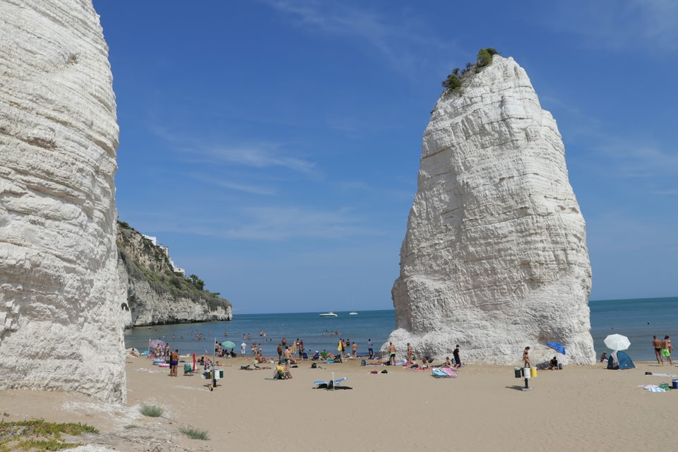 Spiaggia di Pizzomunno, Scialara, tra le spiagge piu belle del Gargano, in Puglia