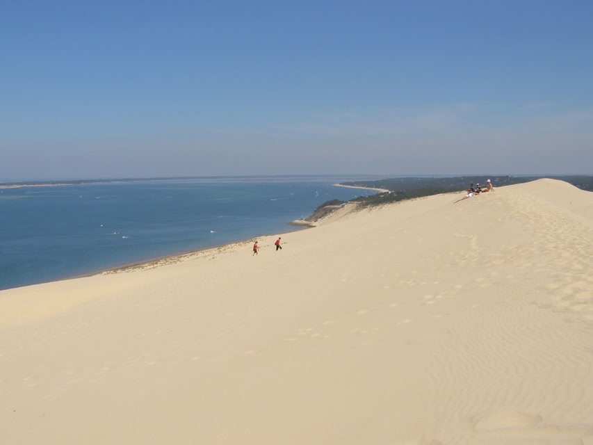 Дюна в Пиле — Дюна Пила (фр. la Dune du Pilat) — самая большая песчаная дюна на территории Европы, расположенная на территории коммуны Ла-Тест-де-Бюш у Аркашонского залива во Франции