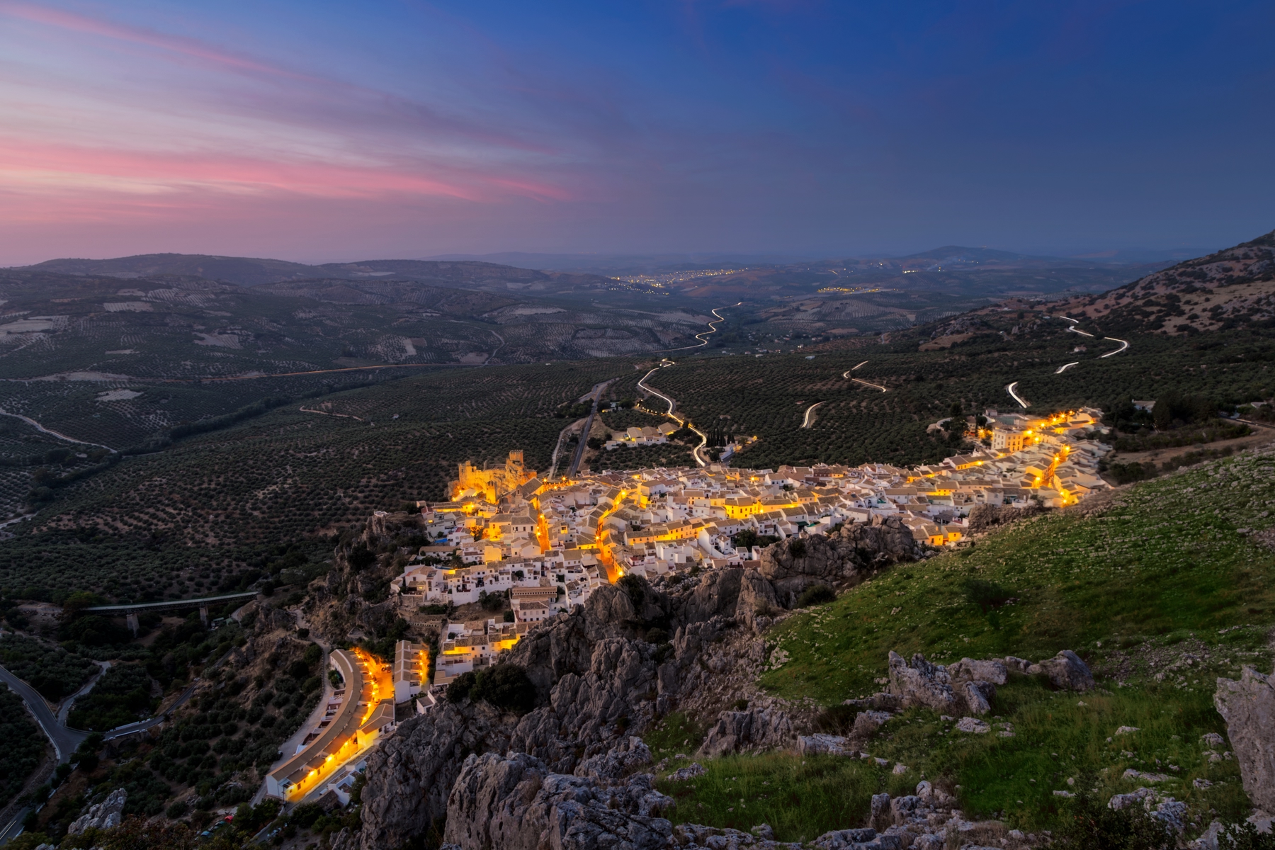 pueblos más bonitos de Córdoba: Zuheros al atardecer