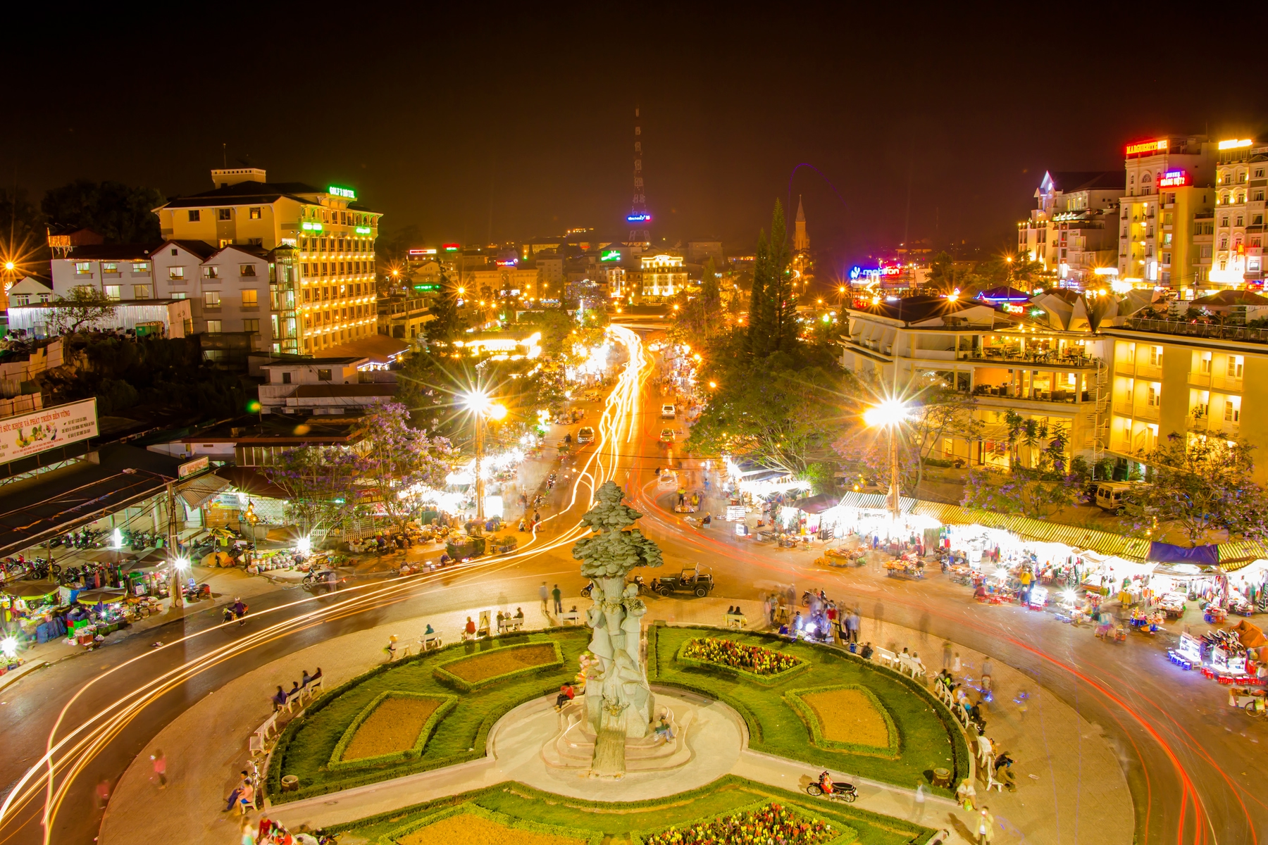 Bangkok, in Thailand, is one of the destinations you can virtually travel to by means of travel shows on Netflix and other platforms