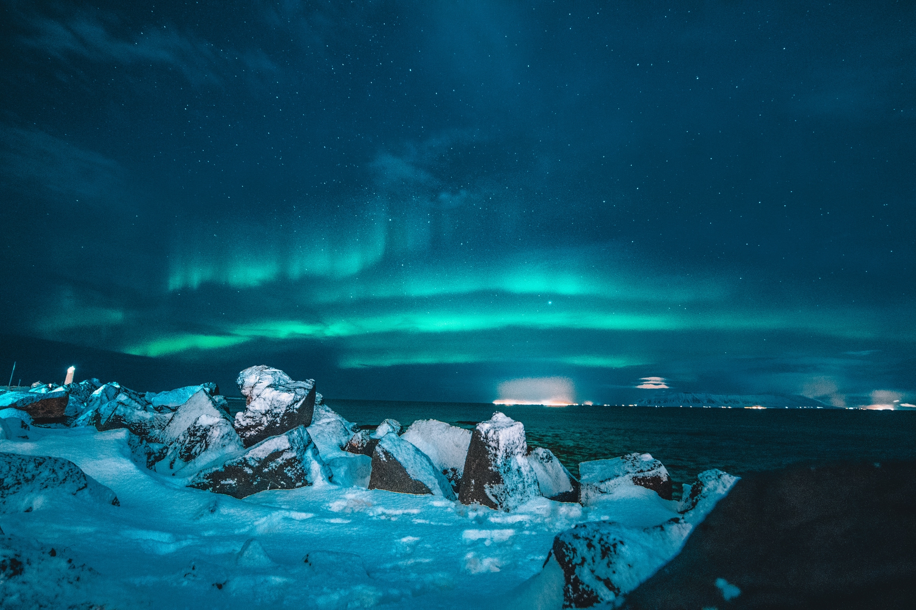 PLAY flight deals to hunt the northern lights