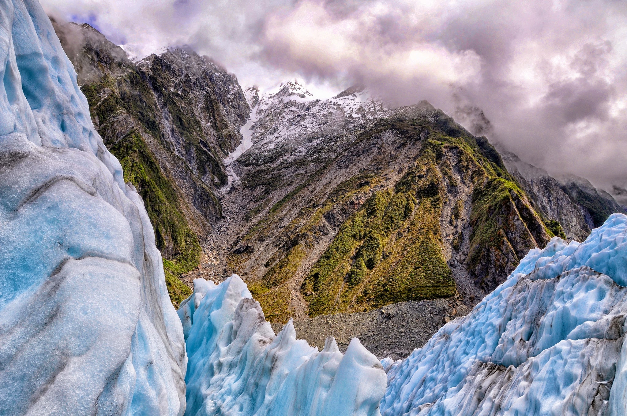 El Glaciar Franz Josef en un día nublado.