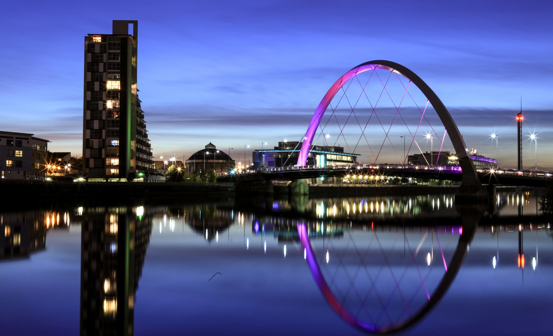Picture shows the skyline of Glasgow by night.