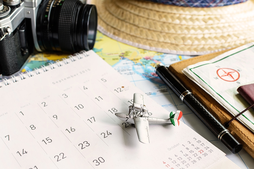 Calendar with a little plane on it - being flexible with dates is one of our expert tips for booking cheap flights