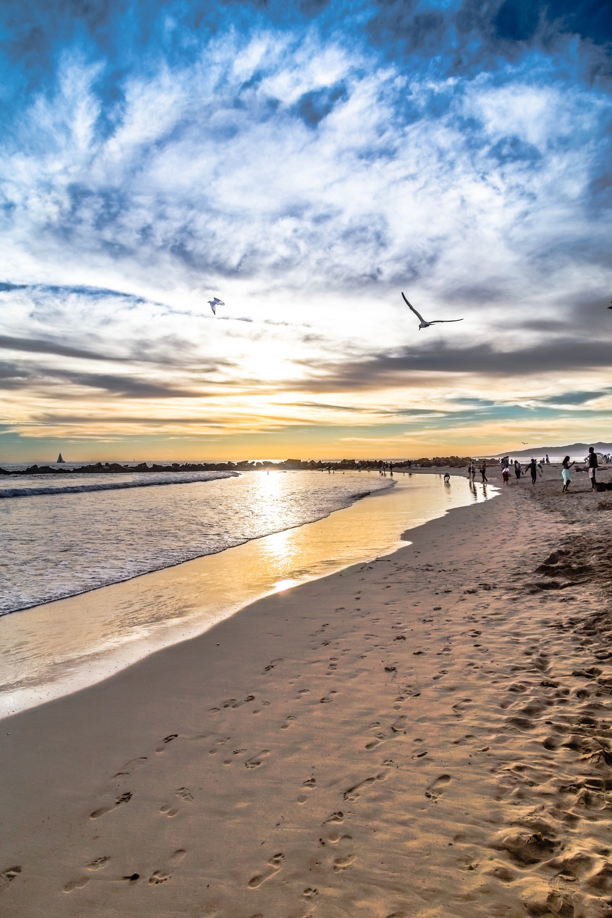 Hidden gems of California: sunset at the beach