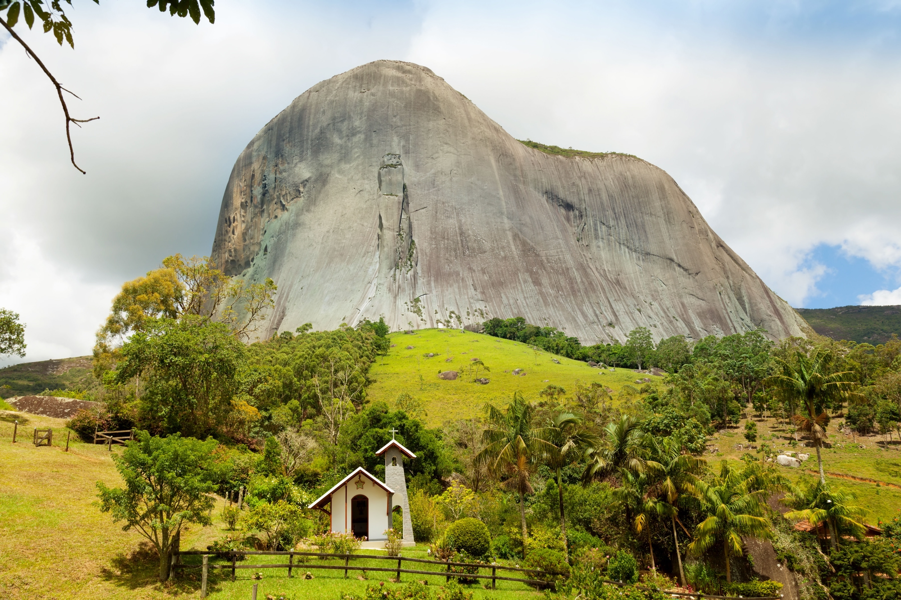 Pedra Aul que dá nome ao parque estadual de Domingos Martins