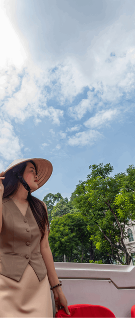A woman wearing a hot exploring Ho Chi Minh