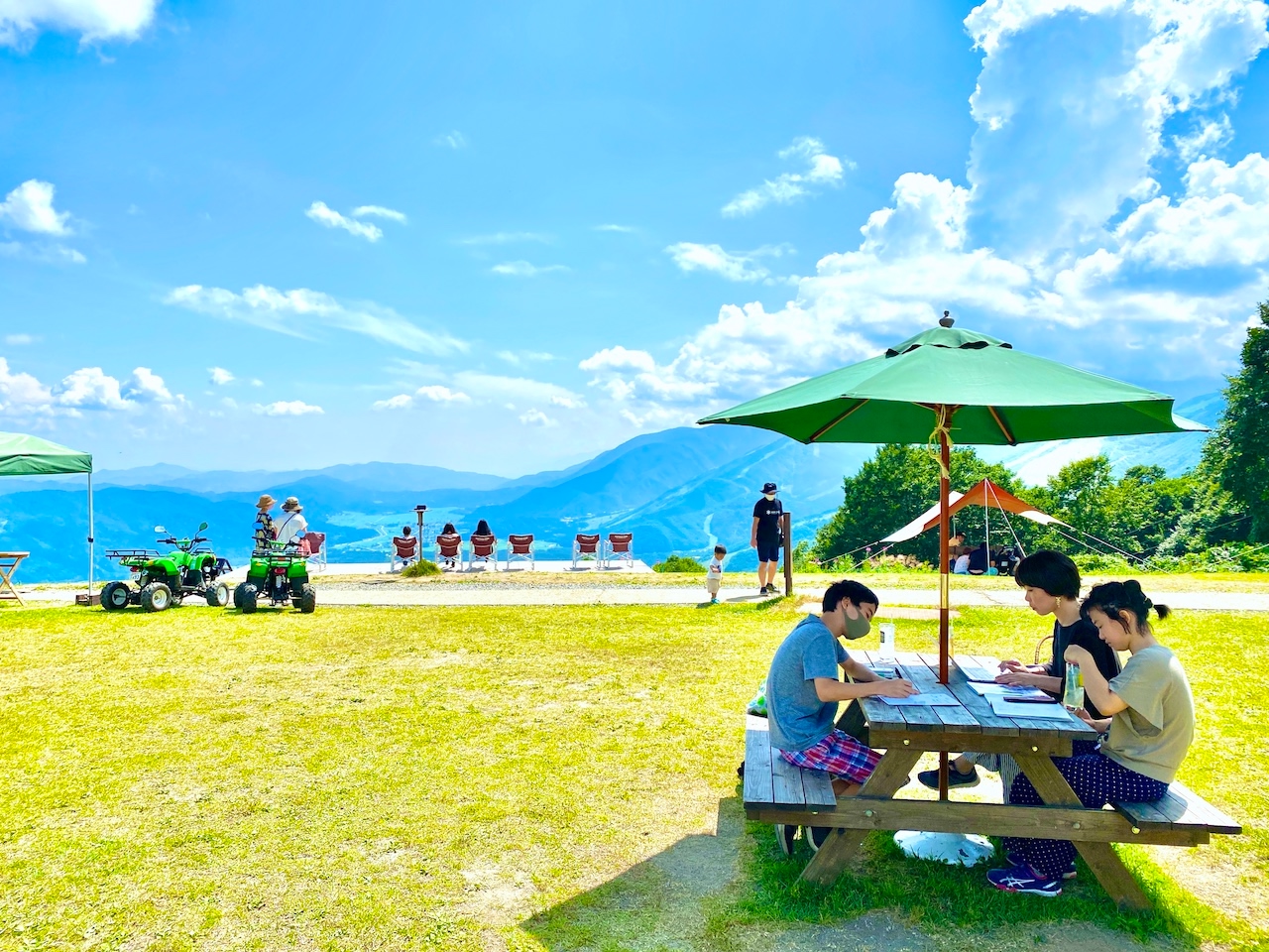 長野県 白馬村 白馬岩岳マウンテンリゾート 芝生広場