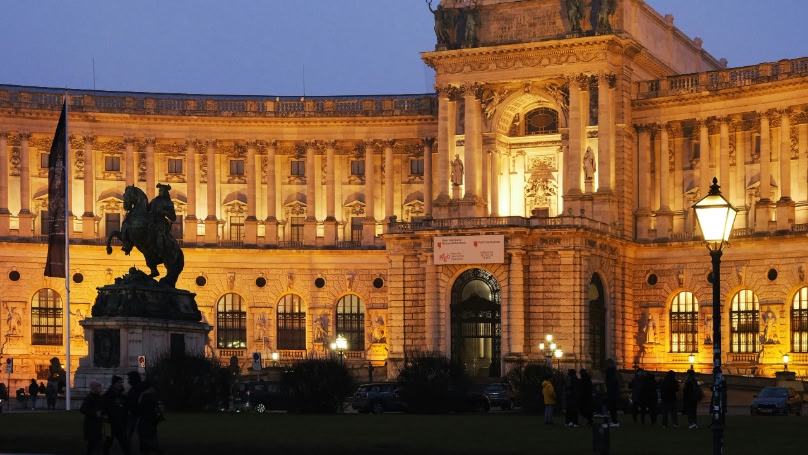 piazza di Vienna di sera
