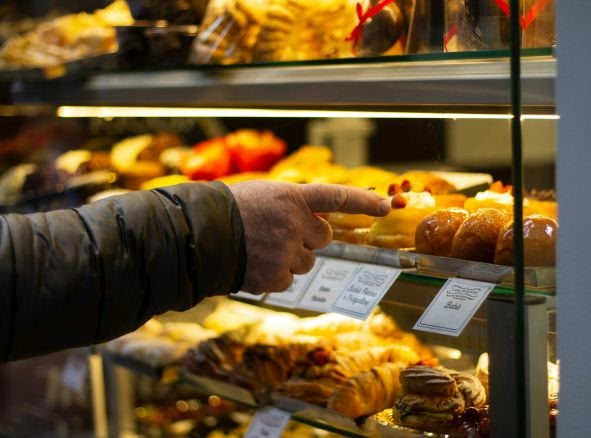 An image of typical Italian street food and desserts