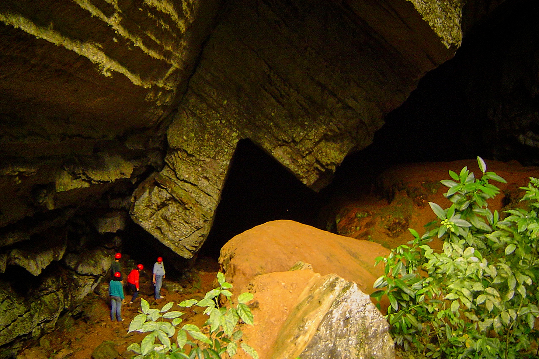 Caverna no PETAR, um dos destinos para passar as férias de julho no Brasil.