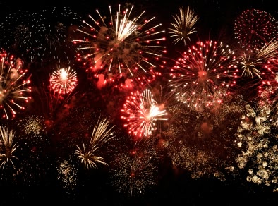 vuurwerk dat de lucht verlicht