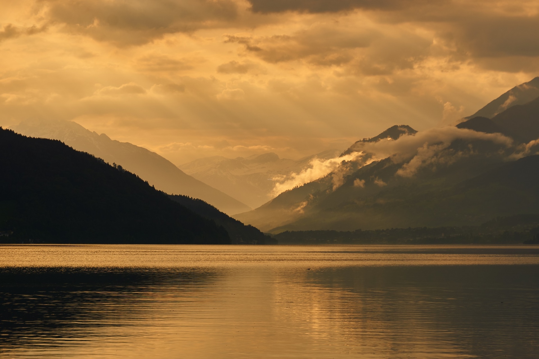 Der Millstätter See bei Sonnenuntergang