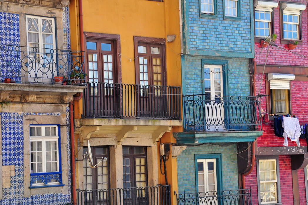 Colourful old houses in the neighrbourhood of Ribeira - one of the best things to do in Porto