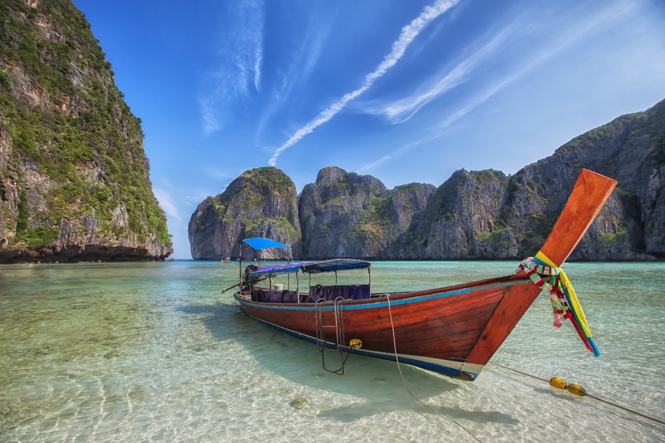 Η διάσημη Maya Beach απ' το φιλμ “Η Παραλία” με τον Λεονάρντο Ντι Κάπριο είναι απ' τα εξωτικά ημερήσια ταξίδια που θα κάνετε στο Πουκέτ