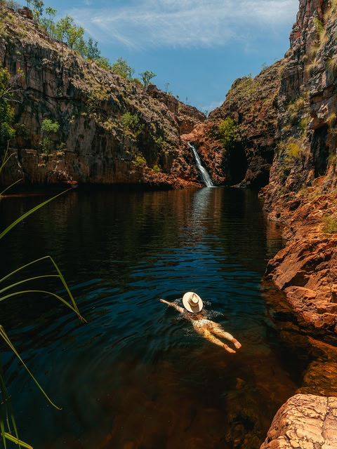 Maguk ist ein wunderschöner natürlicher Pool mit kristallklarem Wasser 