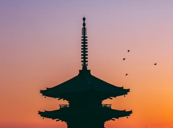 foto de silueta de pagoda