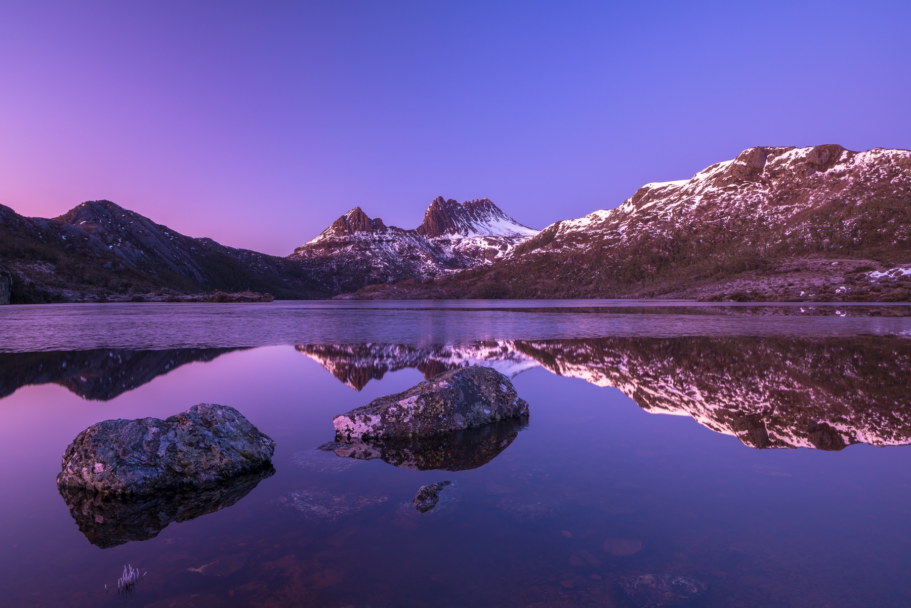 Cradle Mountain is probably the most breathtaking snowy mountain scene in Tasmania