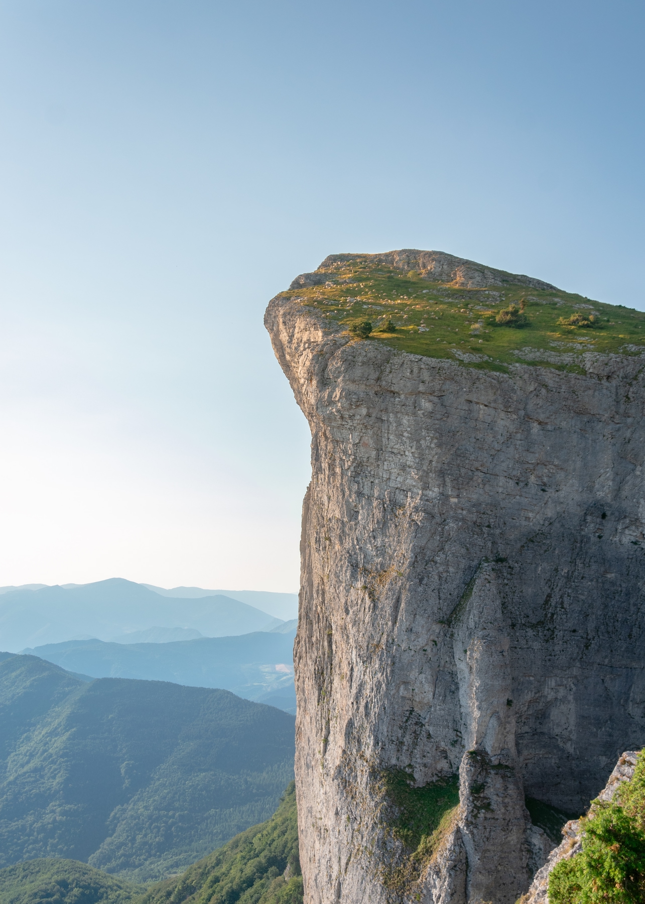 Guide de voyage Grignan : la relief des montagnes locales