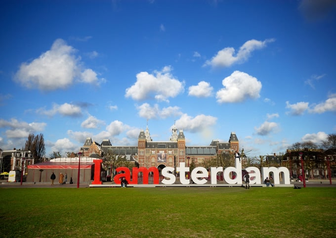 Yksin matkustaminen Amsterdamiin