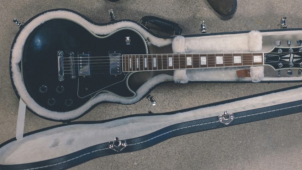 A guitar in a guitar case 