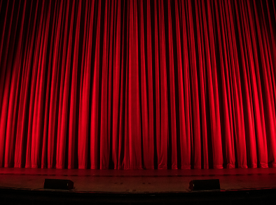 Cortinas de teatro vermelhas