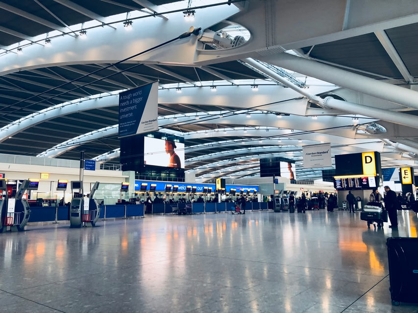 Vivi in Italia con passaporto straniero? Regole di viaggio | Skyscanner