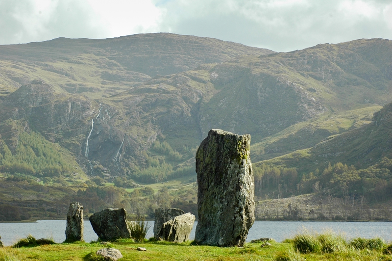 círculo de piedras en la península de beara en Irlanda