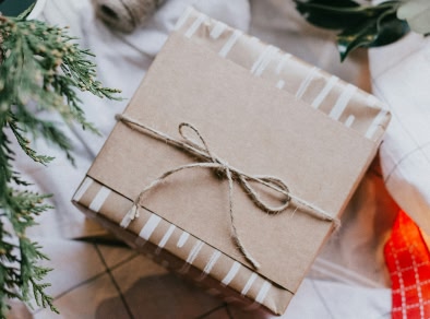 un pacchetto regalo