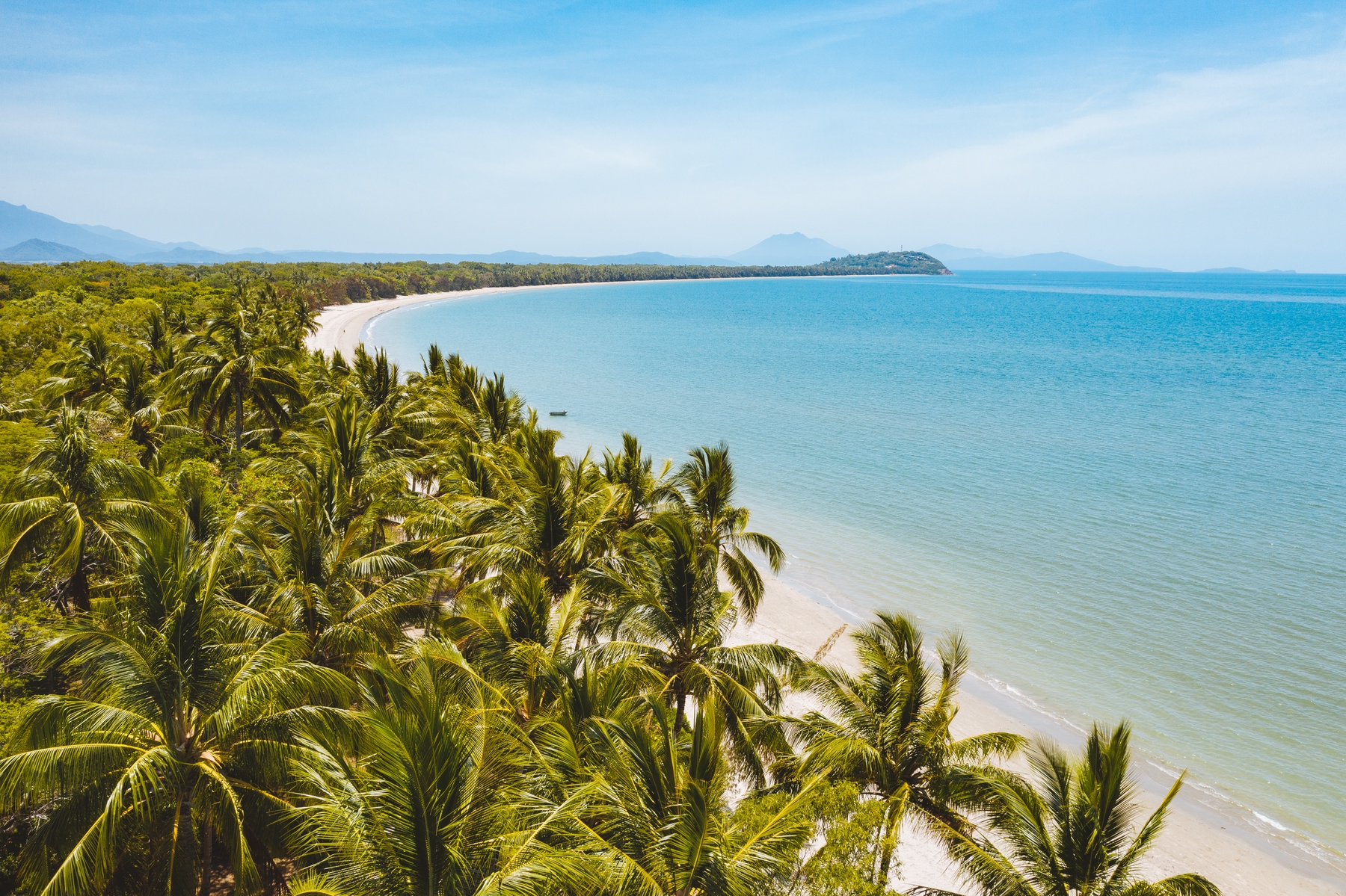 Relax on Four Mile Beach on a holiday in Queensland