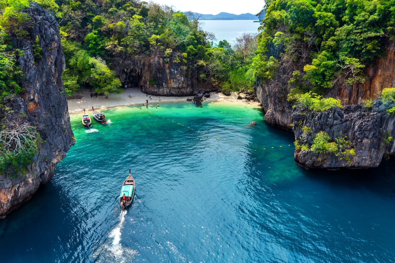 Best Places to Travel 2025 - Trending Destinations | Skyscanner