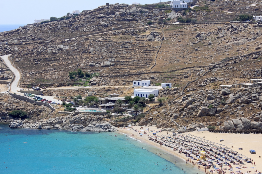 H Super Paradise, μία απ' τις τοπ παραλίες της Μυκόνου