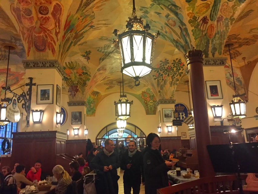 Επιβάλλεται μια μπίρα στο Hofbräuhaus σ' ένα ταξίδι στο Μόναχο