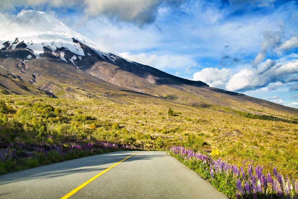Estrada em uma viagem para o chile - lugares turisticos