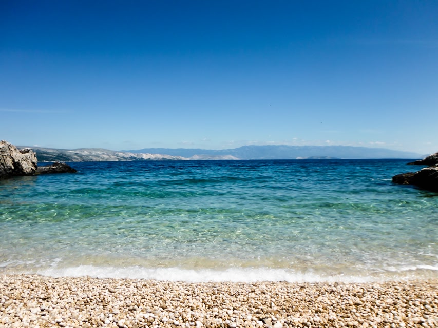 Παραλία στο νησί Cres της Κροατίας