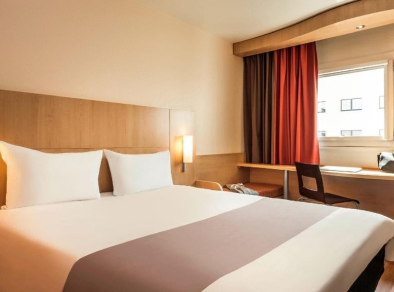 A very simple looking hotel room
