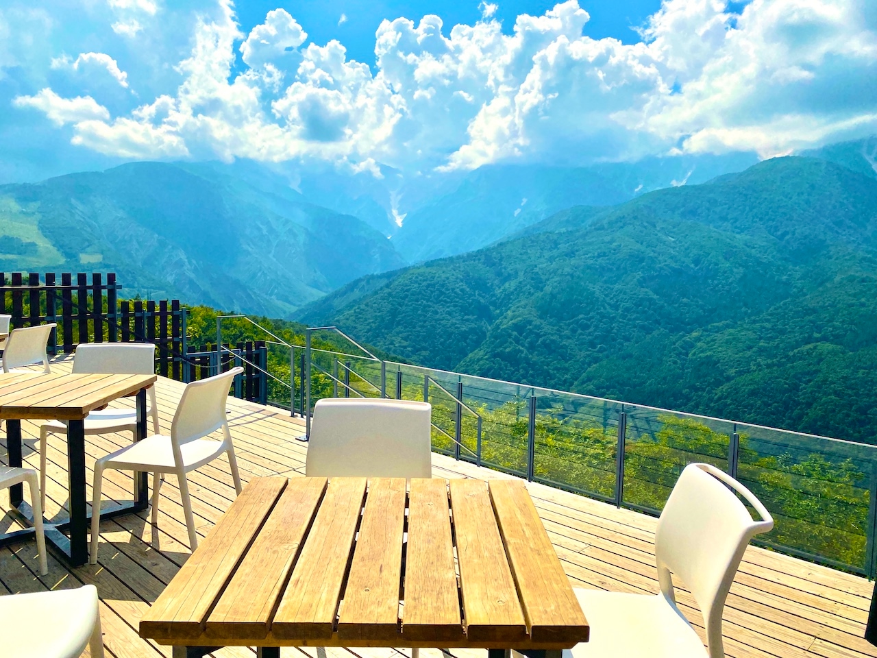 長野県 白馬村 白馬岩岳マウンテンリゾート カフェ&テラス「HAKUBA MOUNTAIN HARBOR」
