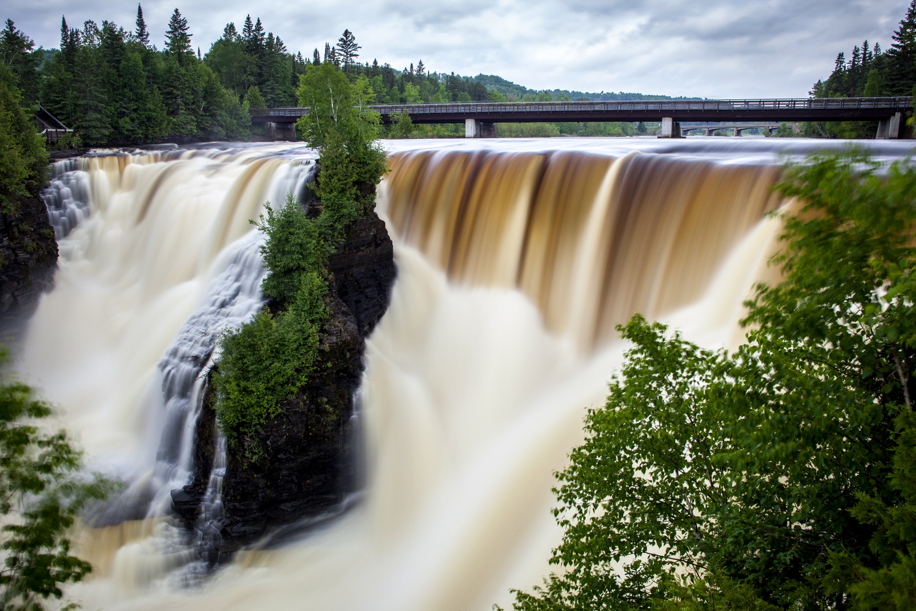 strong waterfalls, kakabeka waterfalls is one of the best places to visit in Ontario